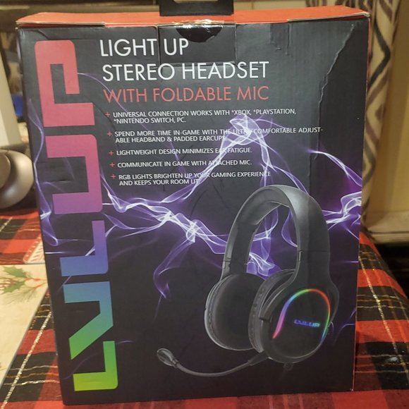 LVLUP Light Up Stereo Headset with Adjustable Mic - Picture 2 of 2